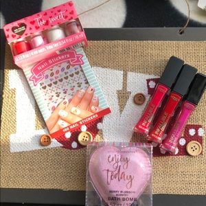 Fun Valentine’s Day bundle!